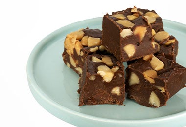 Brownie con macadamia variedad de nueces