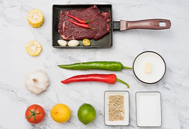 Filete crudo para cocinar a la plancha, una comida fácil de hacer. 