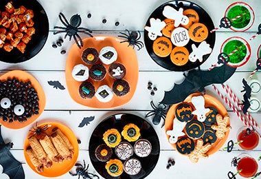 Galletas de calabazas de Halloween, fantasmas, momias y telarañas.  