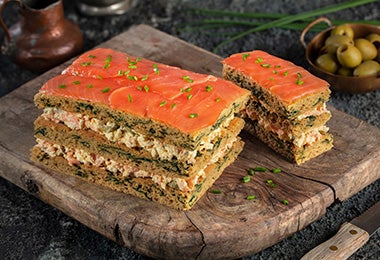 Pastel de espinaca y salmón cena rápida  