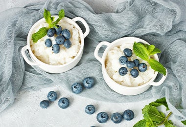 Unos platos de arroz con leche sin lactosa