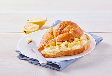 Receta de croissant relleno con leche condensada  