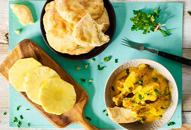 Receta de pollo con curry y Pan Naan