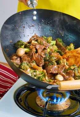 Wok con carne y vegetales salteados con salsa de ostras