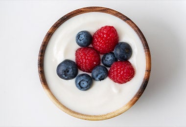 Yogurt con frutos rojos, qué son los probióticos