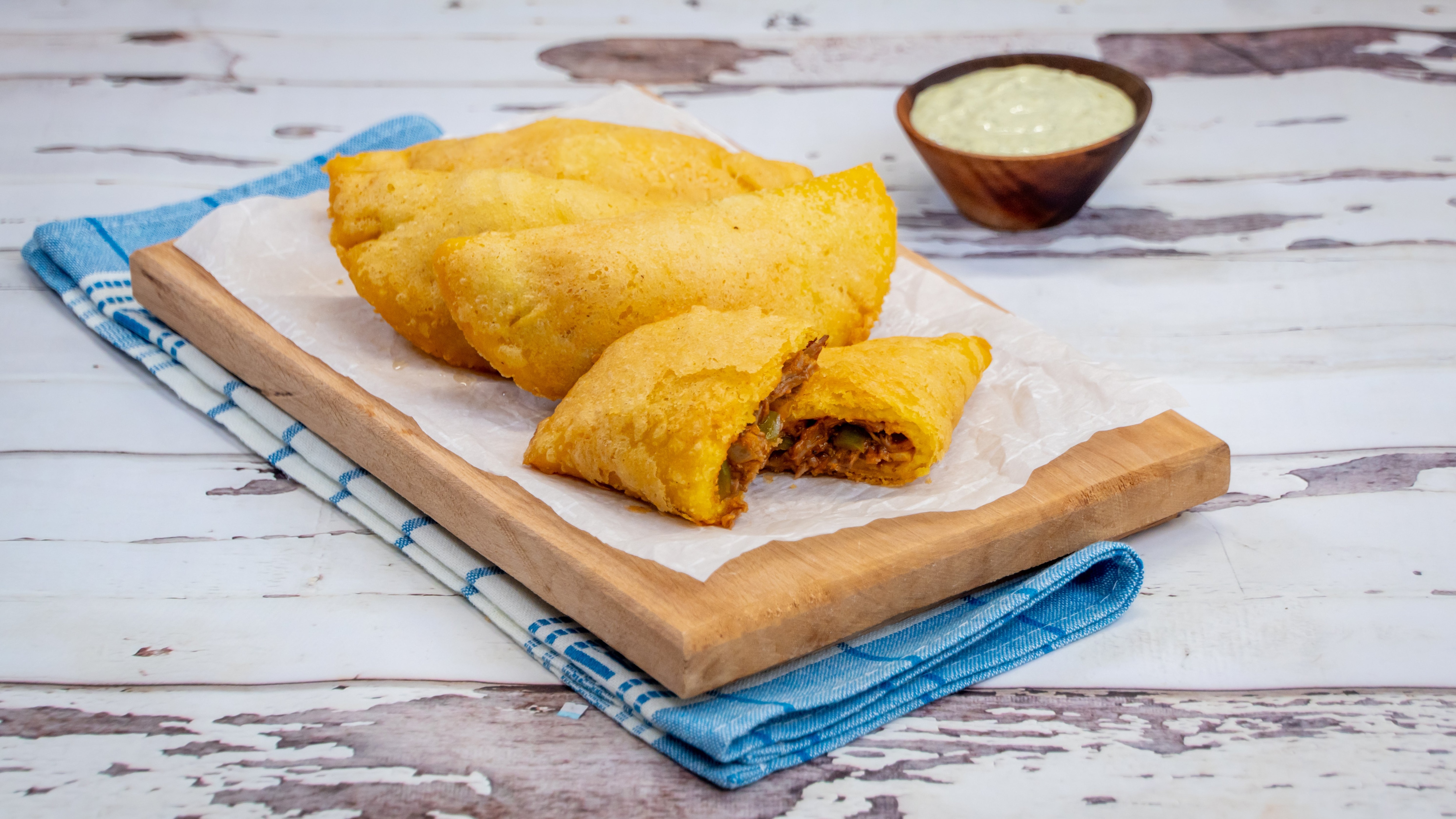 empanadas de maíz con ropa vieja