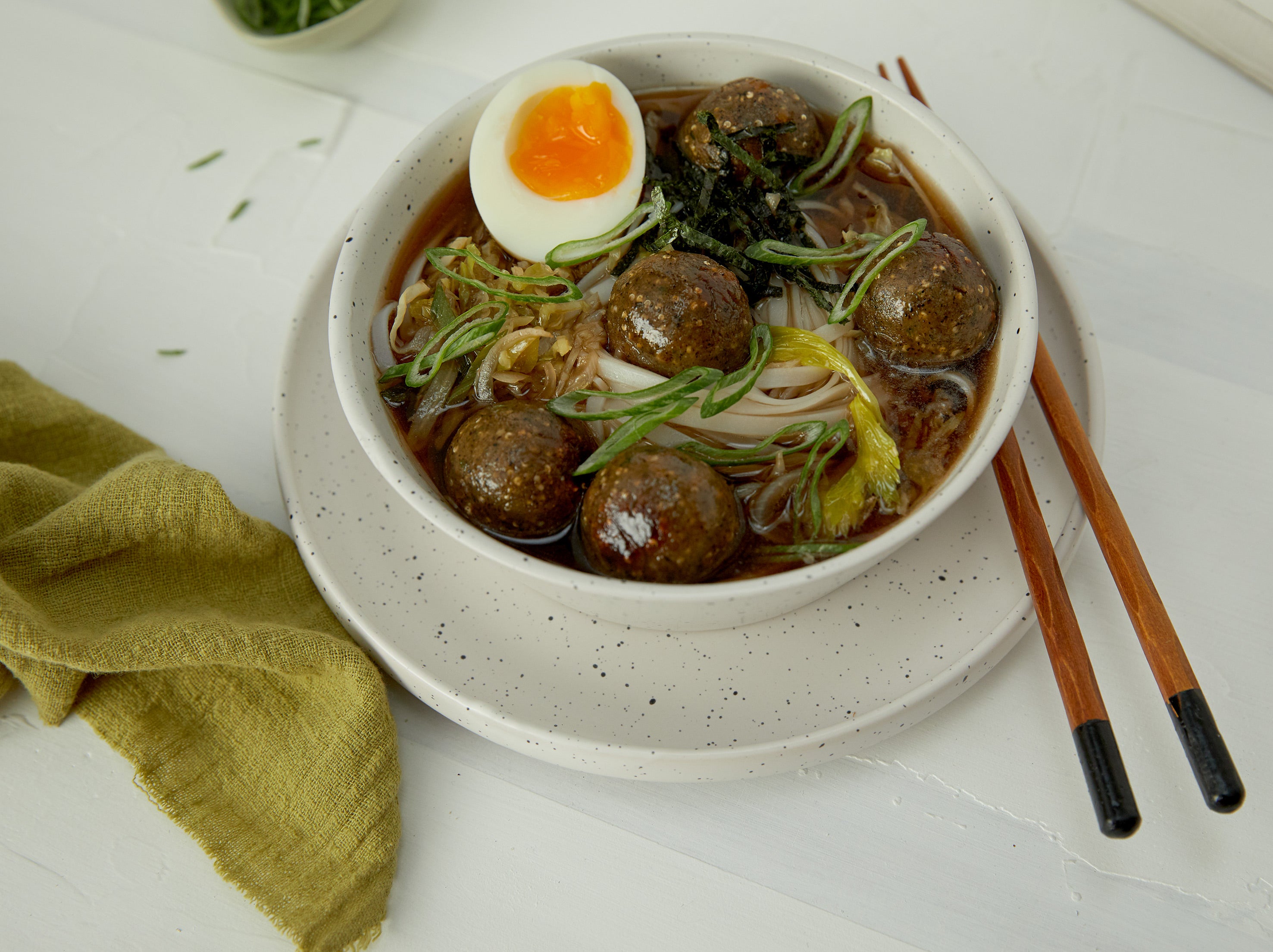 Sopa Oriental de Verduras con Albóndigas