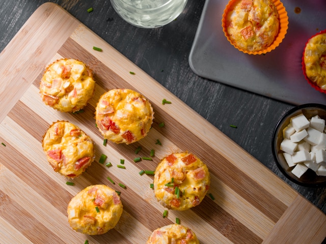 Mini quiches con queso y vegetales