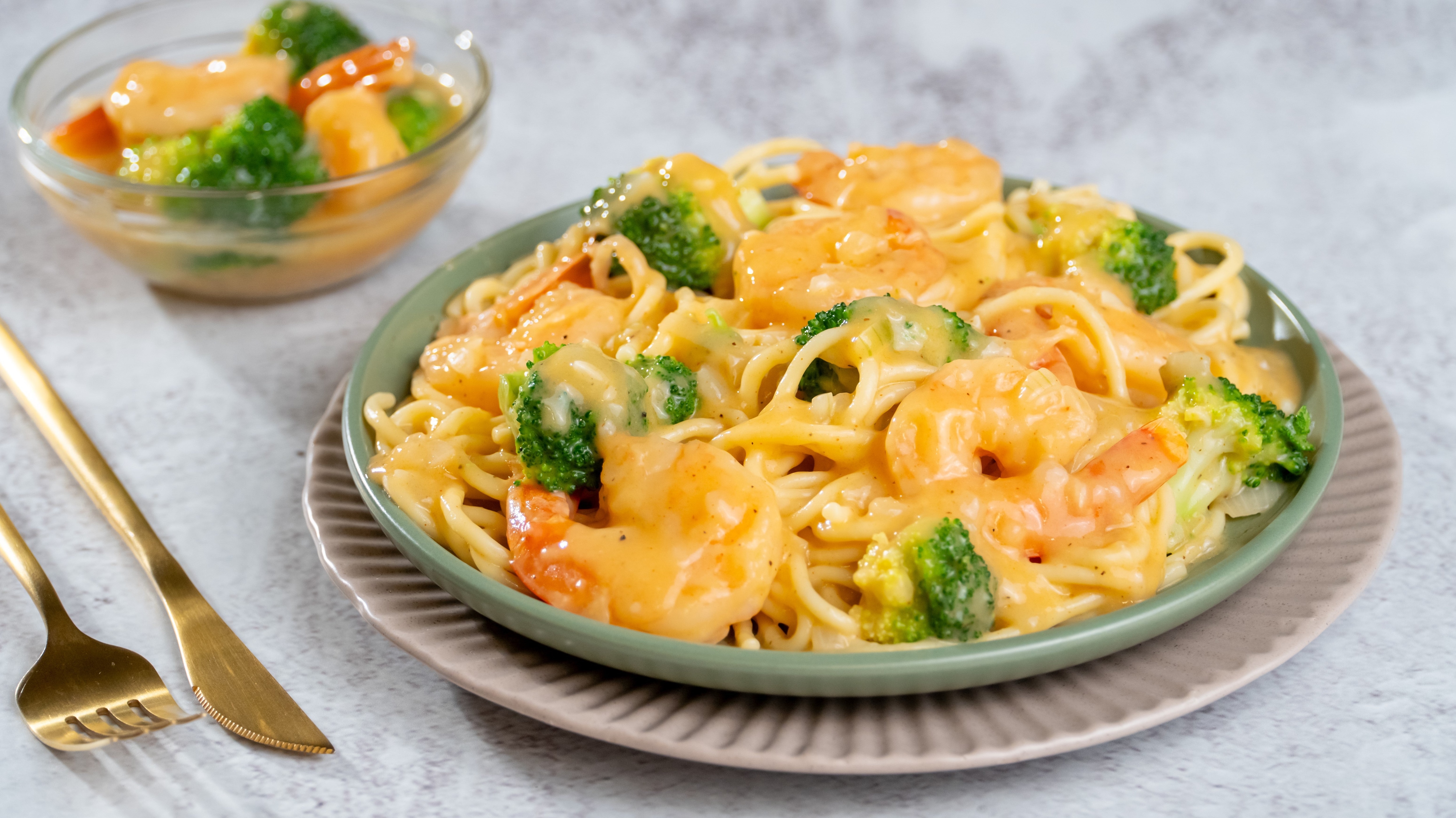 Pasta con Camarones en Salsa Blanca Libre de Lácteos