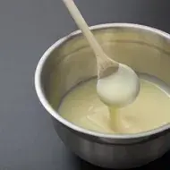 Recipiente con leche condensada crear recetas dulces Recipiente con leche condensada crear recetas dulces