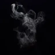 El hielo seco produce una niebla misteriosa y muy vistosa para decorar tus platos Niebla producida por el hielo seco en cuarto oscuro