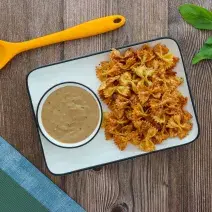 Pasta Chips con Dip de Res al Vino