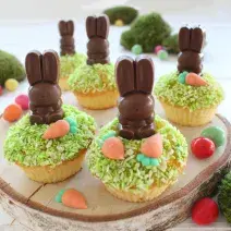 CUPCAKES DE PASCUA CON KITKAT® BUNNY