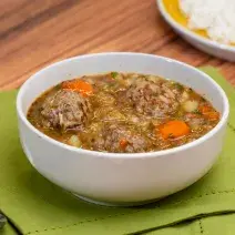 sopa de albóndigas