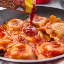 Raviolis de hongos con salsa de tomate Tres Quesos MAGGI®