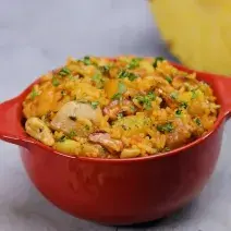 arroz con pollo y piña