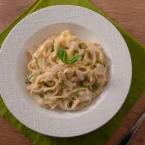 Pasta en Salsa Blanca de Almendras