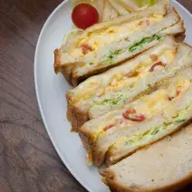 Sándwich de Huevo con Queso