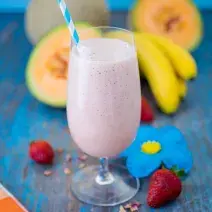 batido de fresa, melón y banana