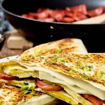 Quesadillas de chorizo, queso y huevo