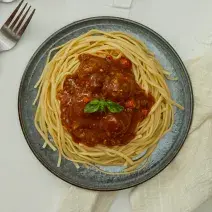 Albóndigas de Quínoa y Porotos Negros con Salsa Bolognesa Veggie