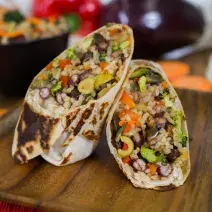 Wrap de Vegetales, Arroz y Frijoles