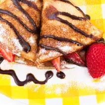 Crepas rellenas con fresas