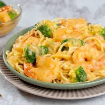 Pasta con Camarones en Salsa Blanca Libre de Lácteos