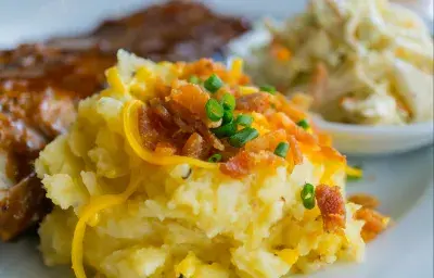 Puré de Papas Gratinado con Tocino Puré de Papas Gratinado con Tocino