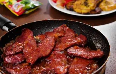 Tasajo entomatado al estilo panameño Tasajo entomatado al estilo panameño