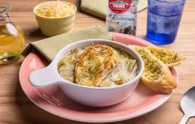 Sopa de Cebolla Gratinada Sopa de Cebolla Gratinada