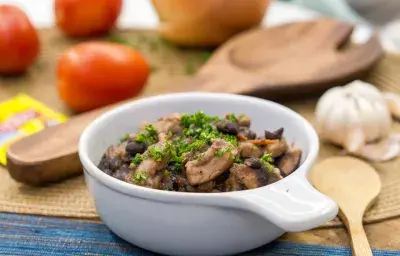 Frijoles negros con pollo