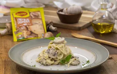 Pasta con Hongos en Salsa Blanca