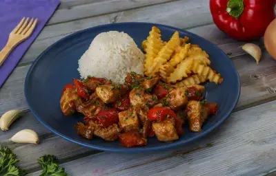 Pollo Salteado al AJillo