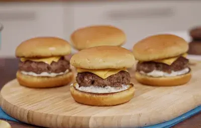 mini hamburguesas con queso