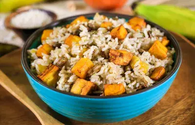 Arroz con guandú y coco