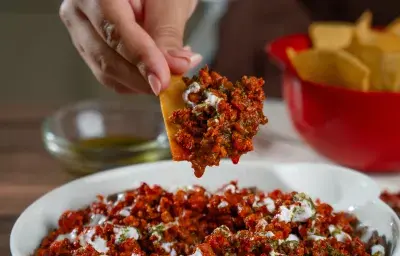 Dip de Frijoles con Chimichurri