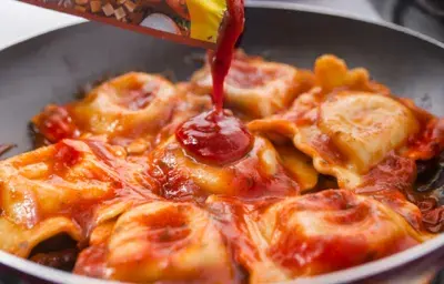 Raviolis de hongos con salsa de tomate Tres Quesos MAGGI®