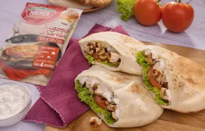 Sandwich de Pan de Pita y Pollo Sandwich de Pan de Pita y Pollo