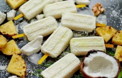 paletas de piña colada paletas de piña colada