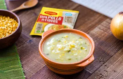 Sopa de Pollo con Arvejas Sopa de Pollo con Arvejas
