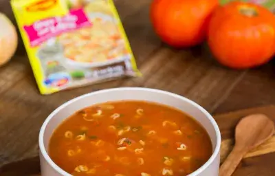 Sopa de Pollo con Tomate