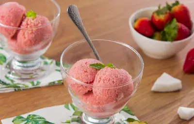Helado de fresas con banana Helado de fresas con banana