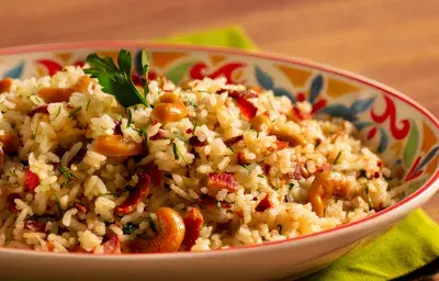 Arroz con Pepitas de Marañón y Tocino