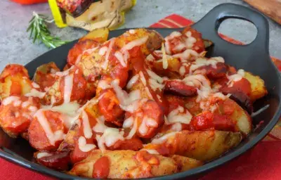 Choripapas con Salsa Choripapas con Salsa