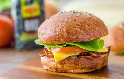 Hamburguesa de Hongos en Salsa BBQ