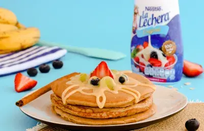 Pancake de Avena & Banana con LA LECHERA