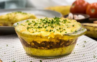 Pastelón de plátano y pollo Pastelón de plátano y pollo