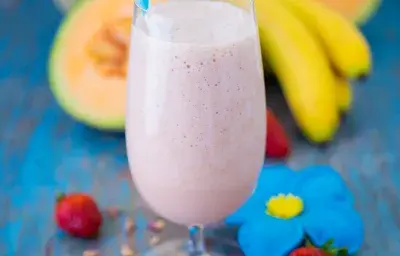 batido de fresa, melón y banana