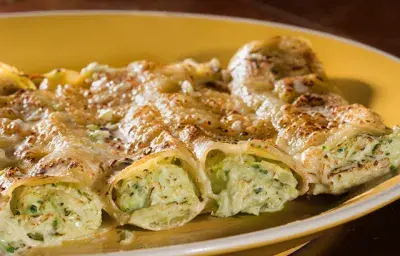 Canelones rellenos de pollo y brócoli